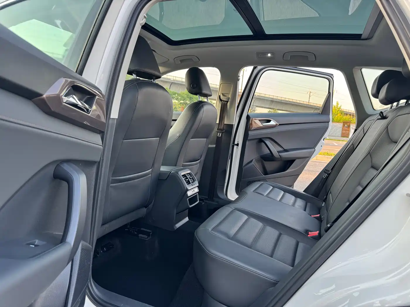 Volkswagen Tharu 2021 Model 280TSI 2WD Luxury Edition фото 11