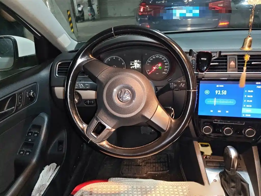 Volkswagen Sagitar 2014 Facelift 1.6L Automatic Leading Version фото 3