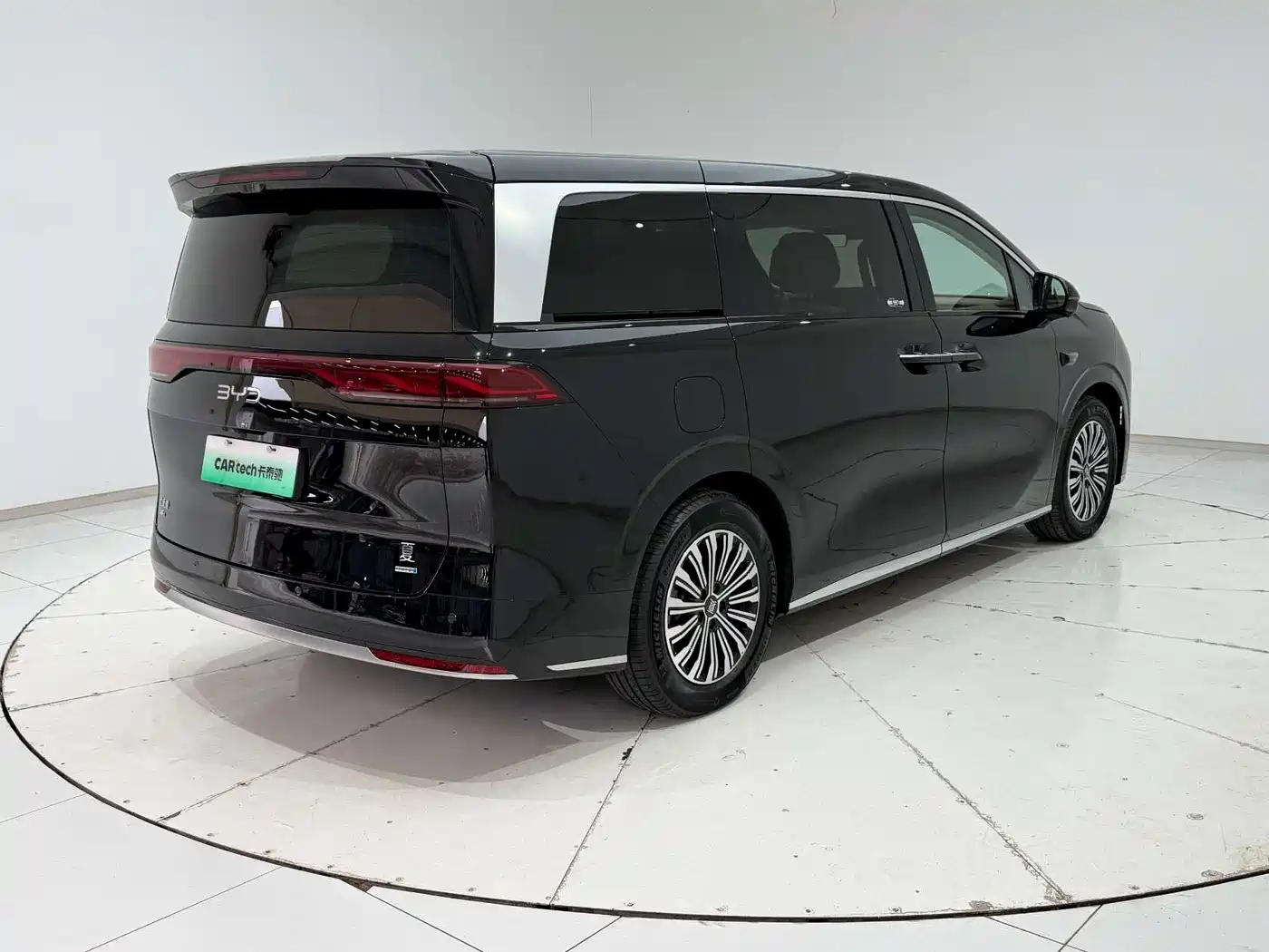 BYD Xia 2025 DM-i 1.5T 180km Surpass Edition фото 7