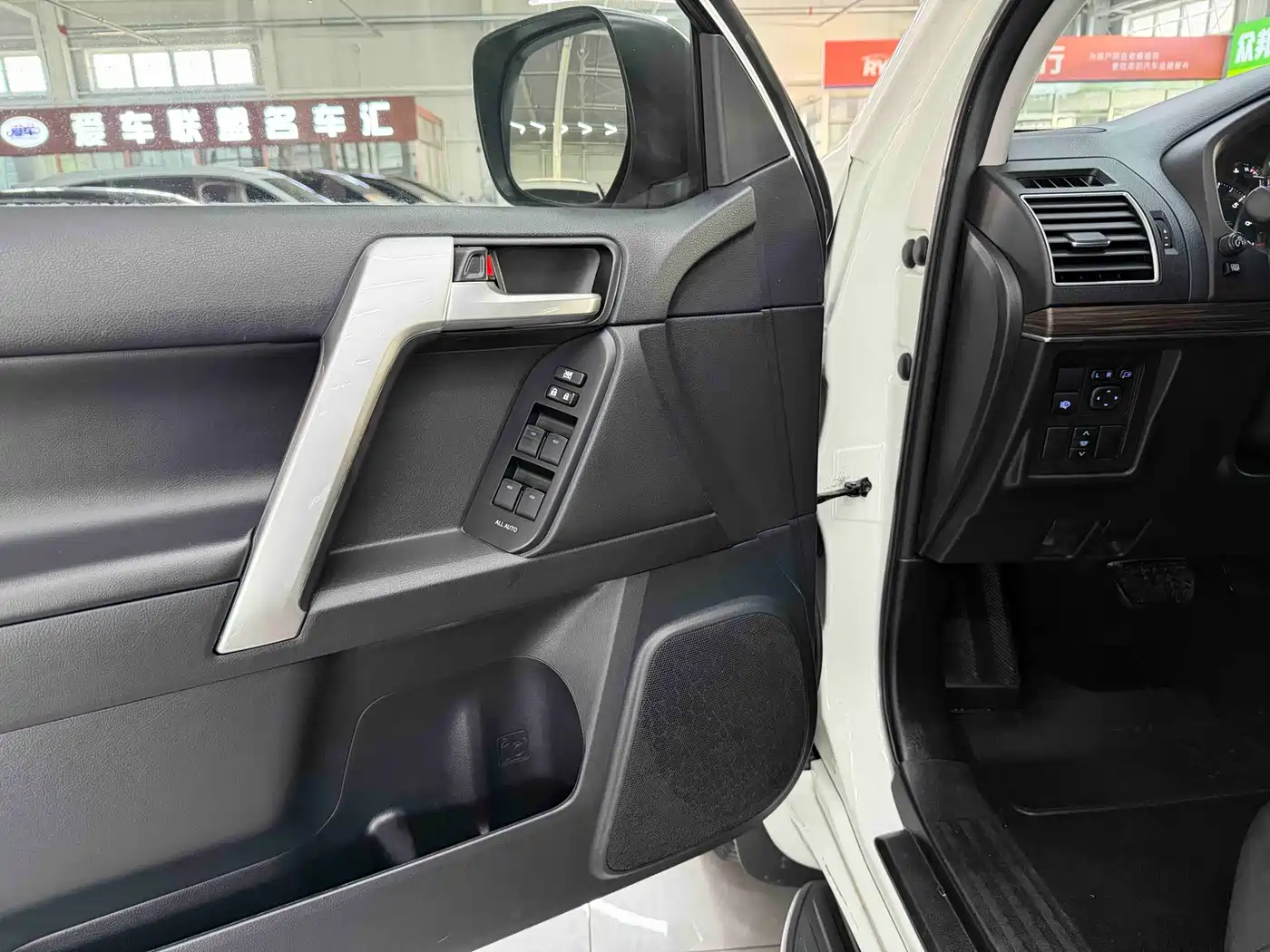 Toyota Prado 2019 3.5L Automatic TX-L Zunxiang Edition with Rear-mounted Spare Tire фото 8