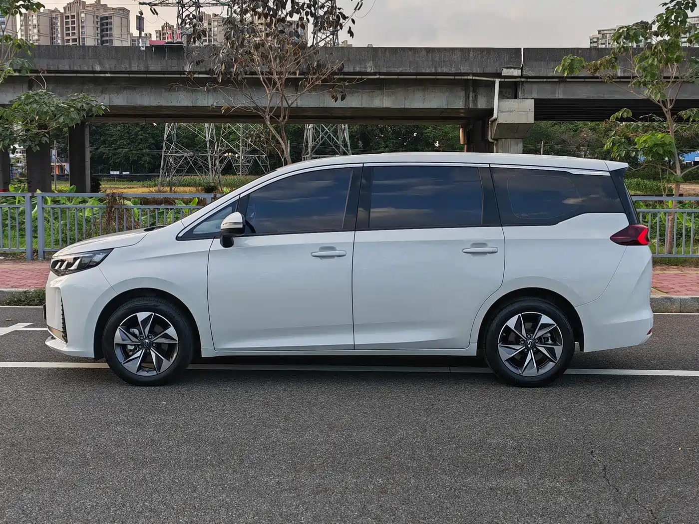 GAC Trumpchi Trumpchi M6 2023 PRO 270T DCT Luxury Edition фото 4