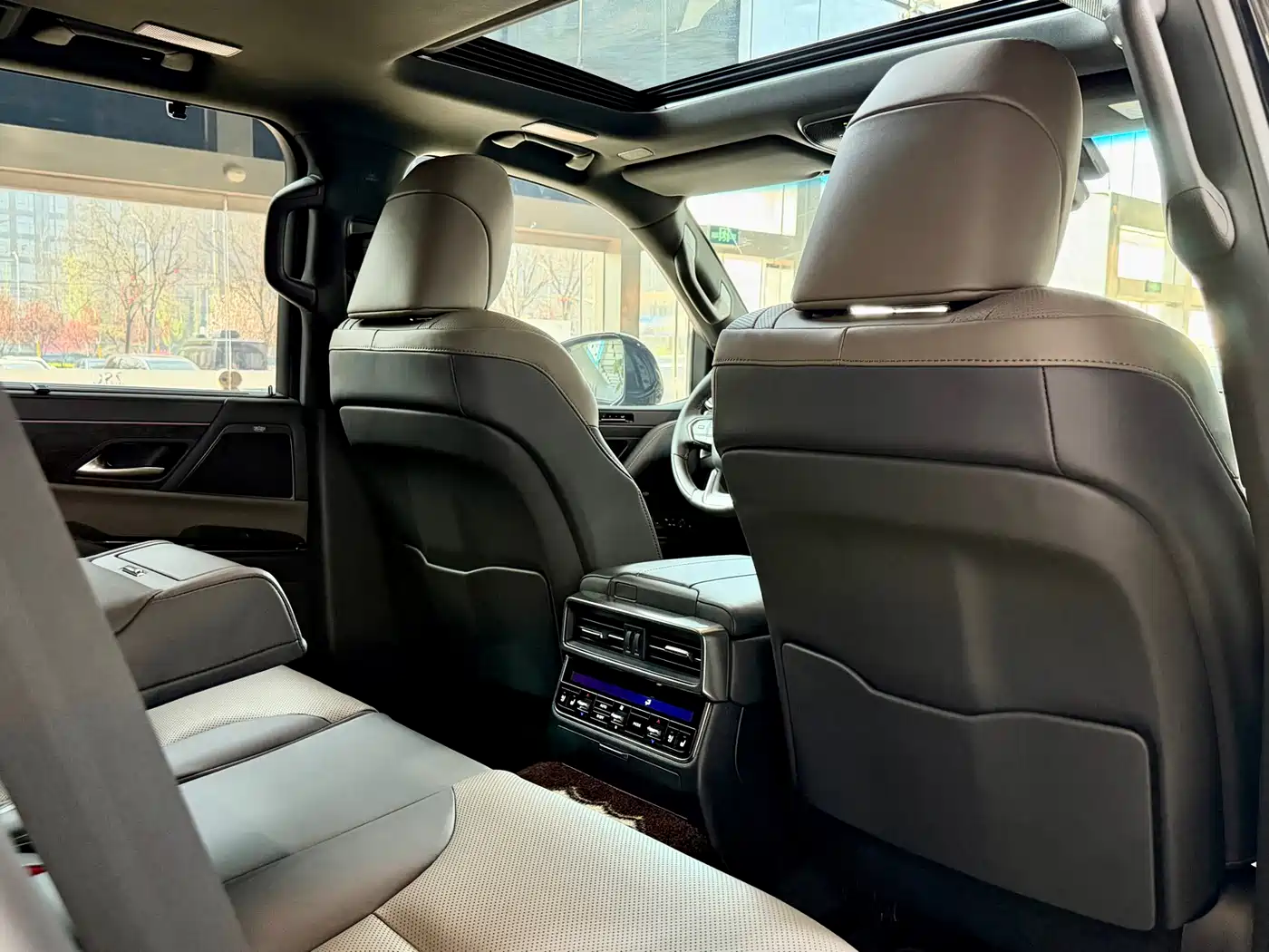 Lexus LX 2025 700h OVERTRAIL Frontier Edition фото 31