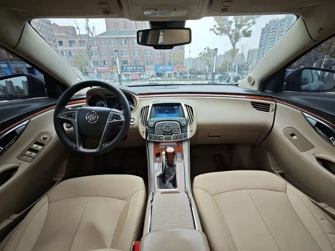Buick LaCrosse 2012 2.4L SIDI Elegance Edition фото 2