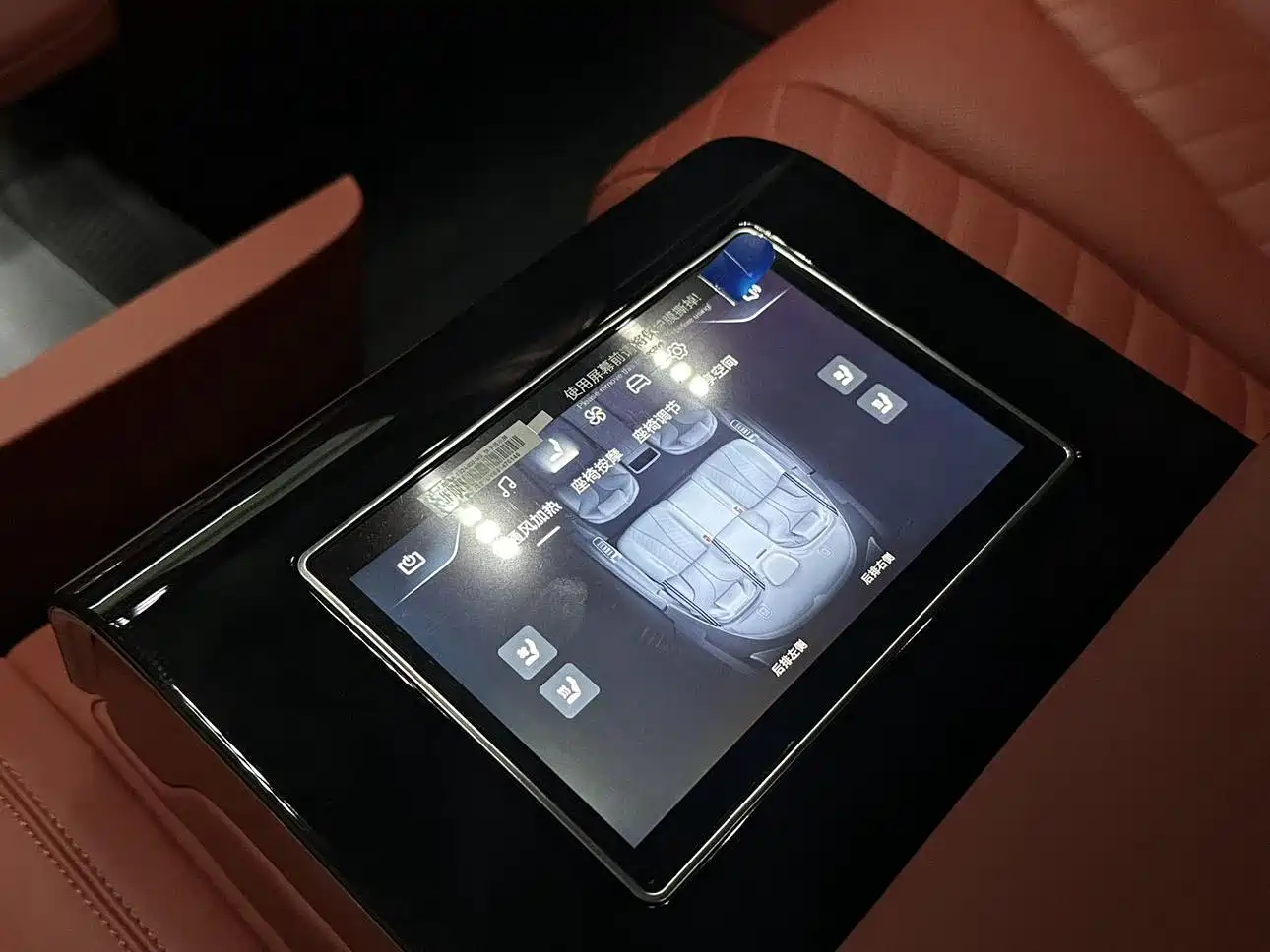 Yangwang U7 2025 EV 5-Seater Luxury фото 16