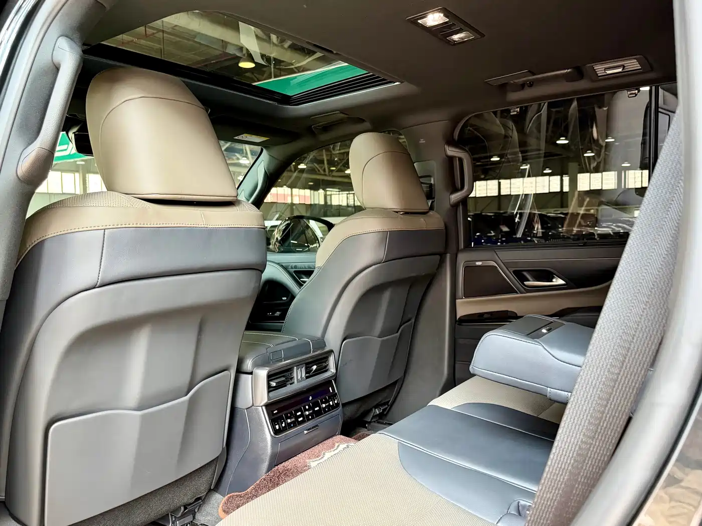 Lexus LX 2025 700h OVERTRAIL Frontier Edition фото 28
