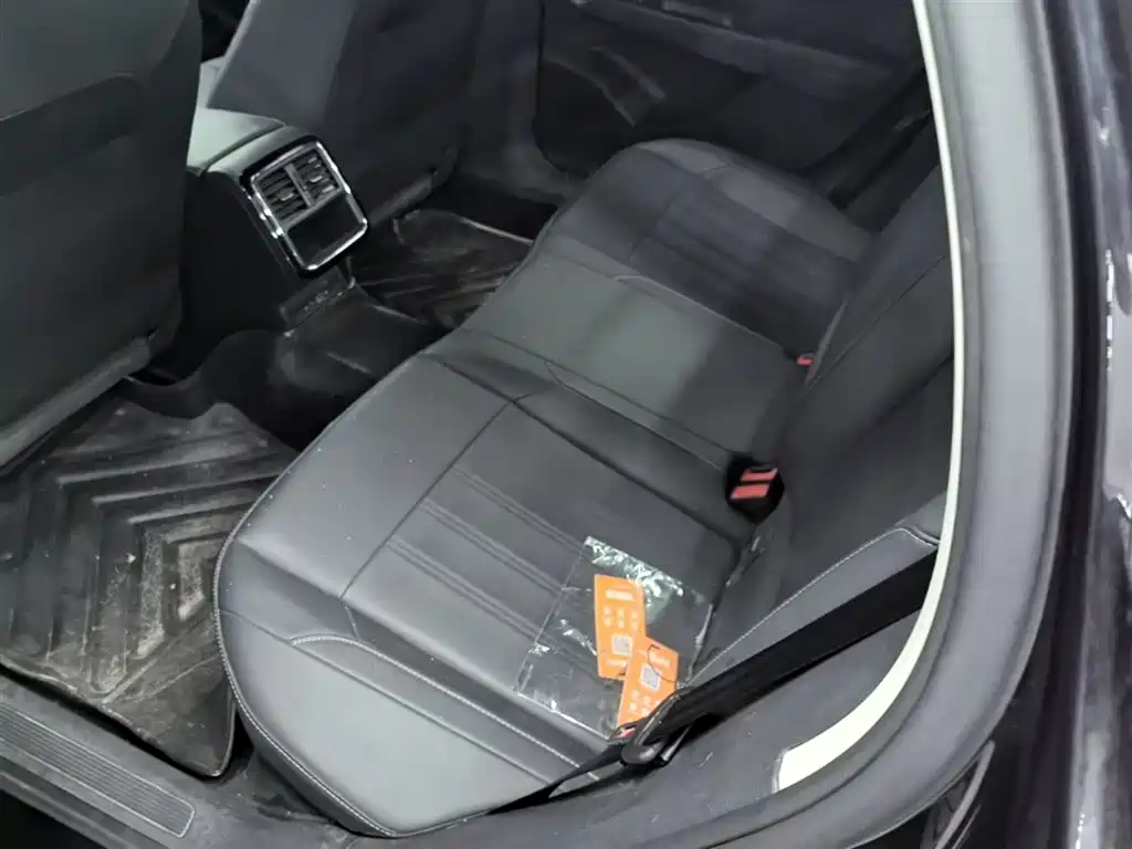 Volkswagen Passat 2025 Outstanding 280TSI Business Edition фото 17