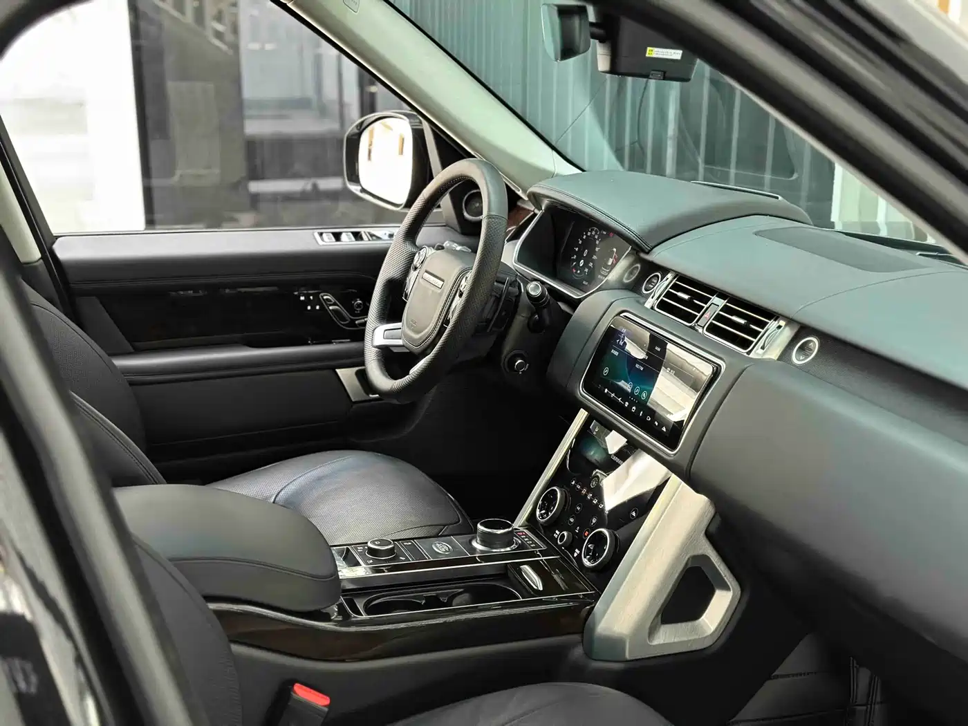 Land Rover Range Rover 2021 3.0 L6 Heritage Extended Classic Edition фото 24