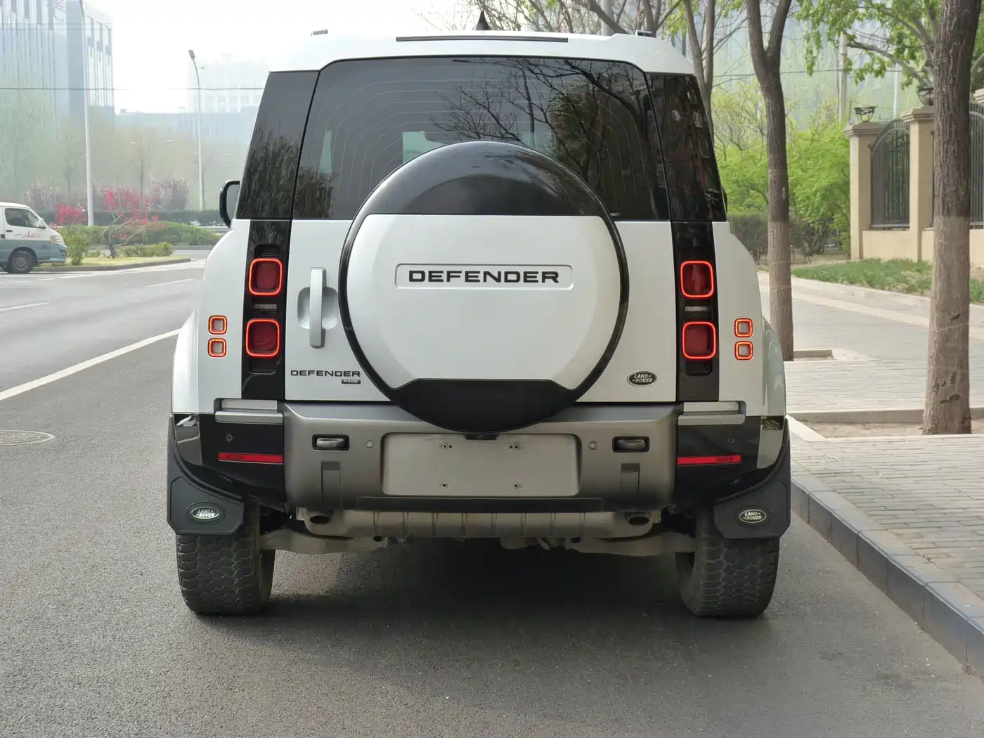LAND ROVER DEFENDER