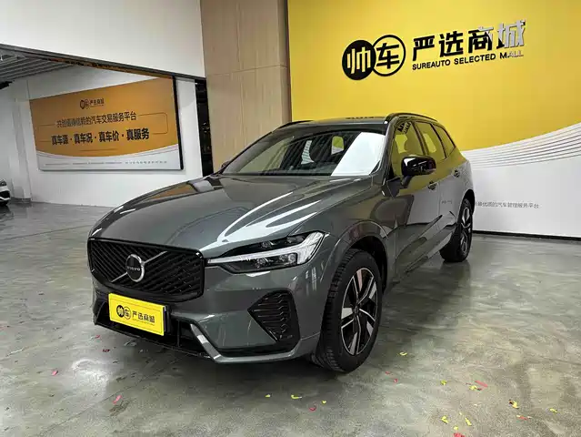 VOLVO XC60 2025