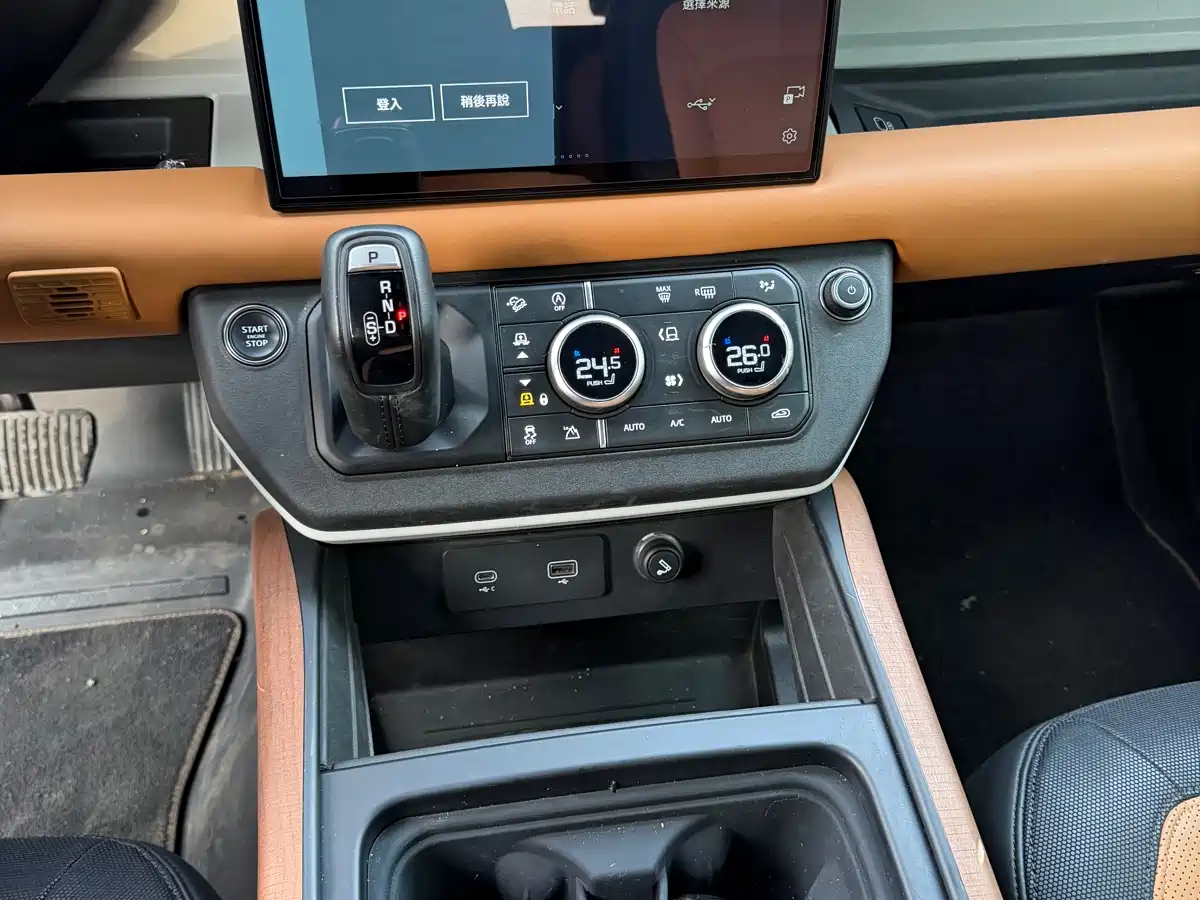 Land Rover Defender 2022 110 P400 Dark Special Edition фото 8