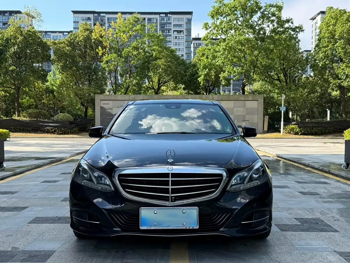 Фото 2 - Mercedes-Benz E-Class