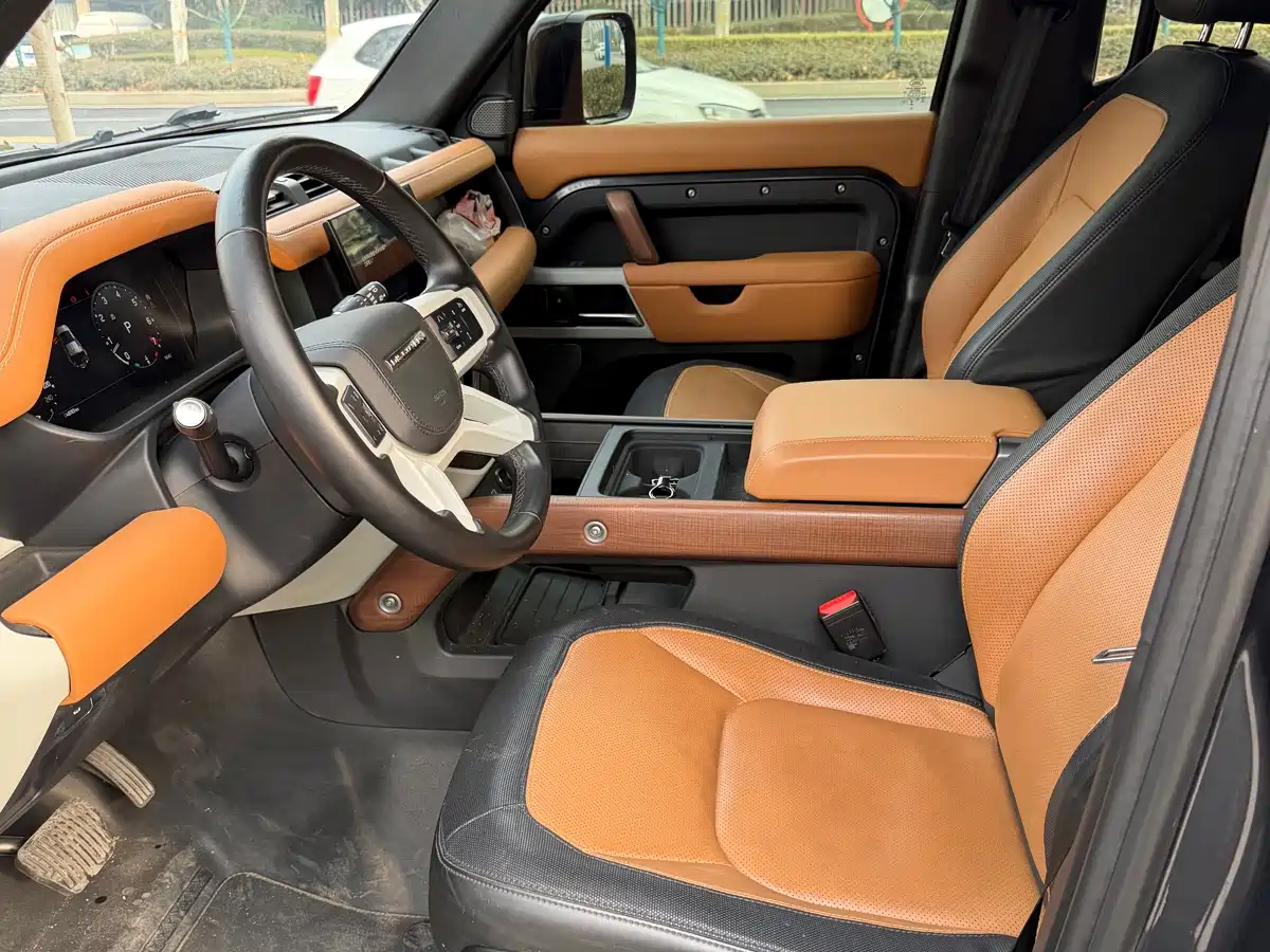 Land Rover Defender 2022 110 P400 Dark Special Edition фото 5