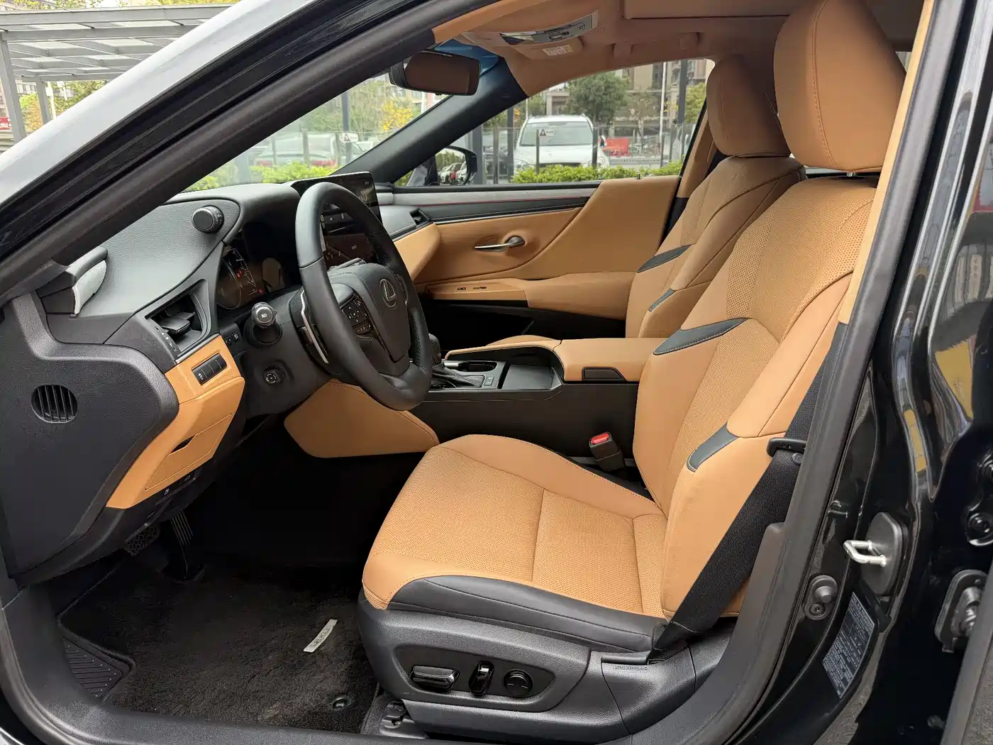 Lexus ES 2025 300h Ultimate Edition фото 9