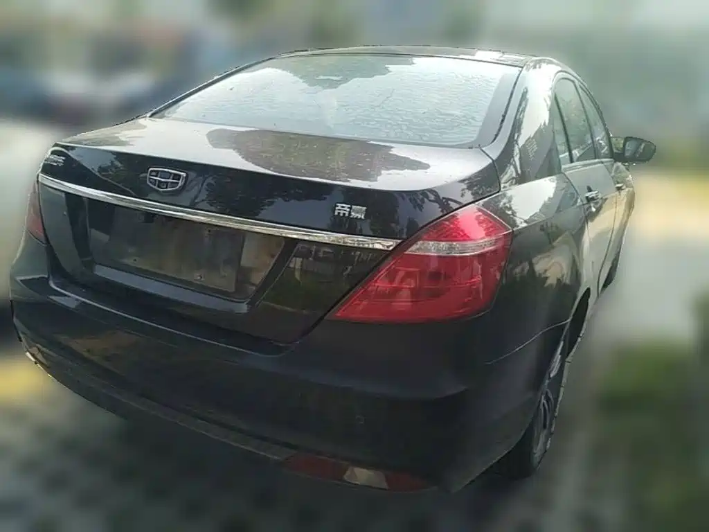 Фото 10 - Geely Emgrand