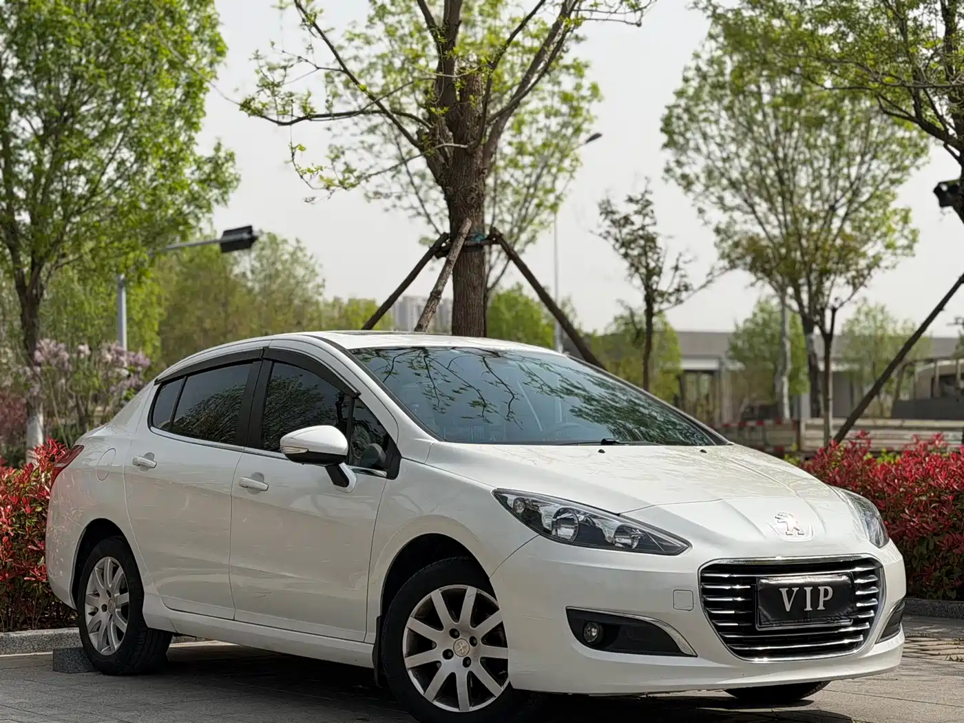 Peugeot 308 2014 Model Joy Edition Classic 1.6L Automatic Superior Style фото 3