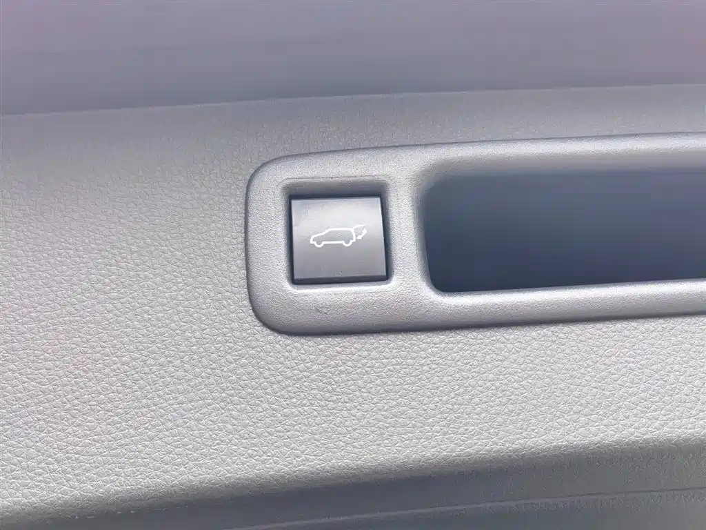 Toyota Crown Kluger 2023 2.5L HEV AWD Premium Edition фото 28