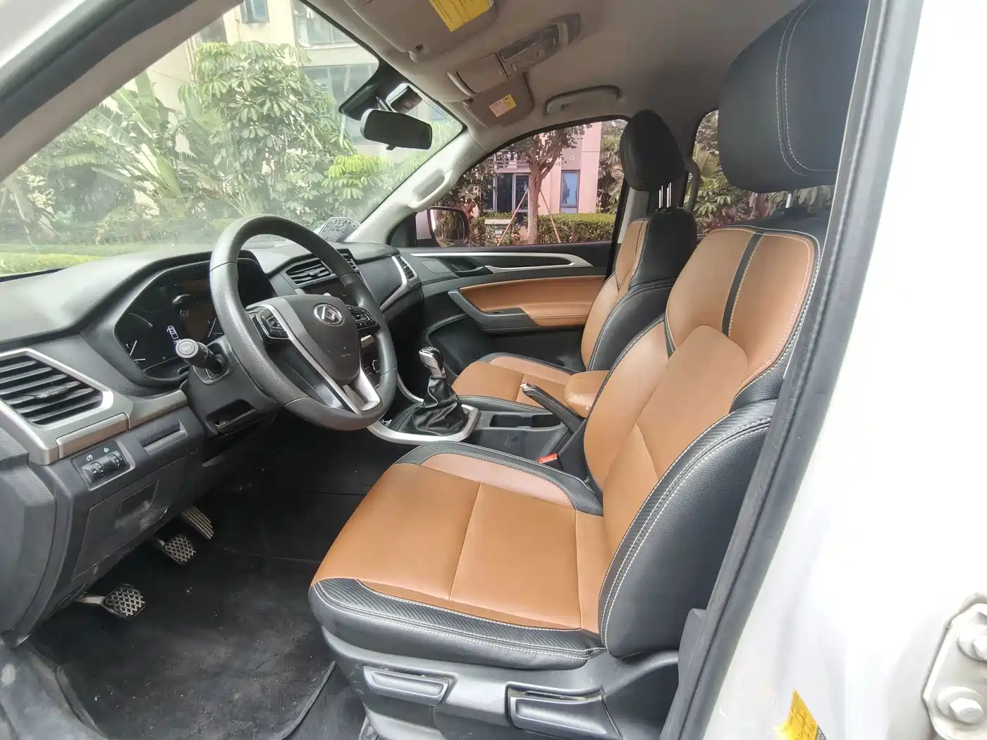 SAIC Maxus Maxus T70 2021 2021 2.0T Diesel Manual 4WD Australia Edition Standard Box High Chassis