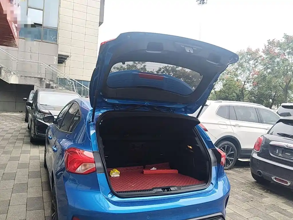 Фото 19 - Ford Focus
