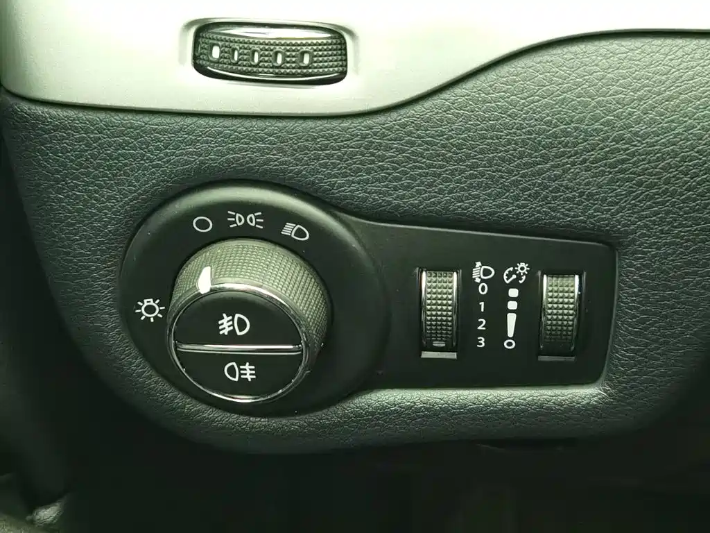 Photo 21 - Jeep Cherokee
