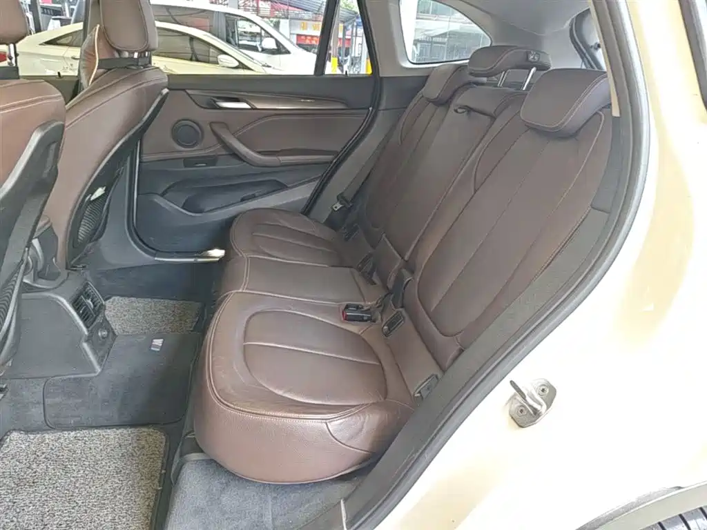 BMW X1 2018 sDrive18Li Premium Model фото 17