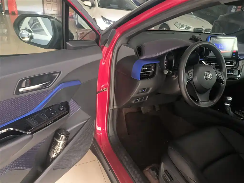 Toyota C-HR 2020 Model 2.0L Leading фото 12