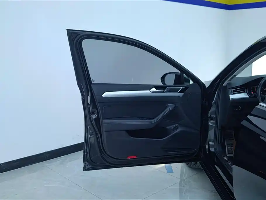 VOLKSWAGEN MAGOTAN GTE PLUG IN HYBRID