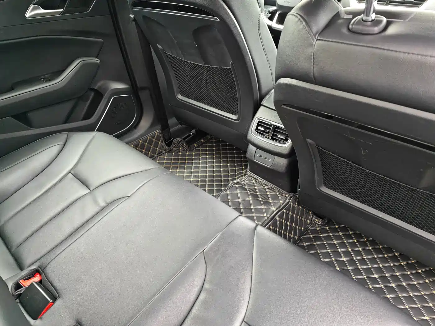 Hongqi H5 2022 Model Classic Edition 1.5T DCT Flag Joy Edition фото 13