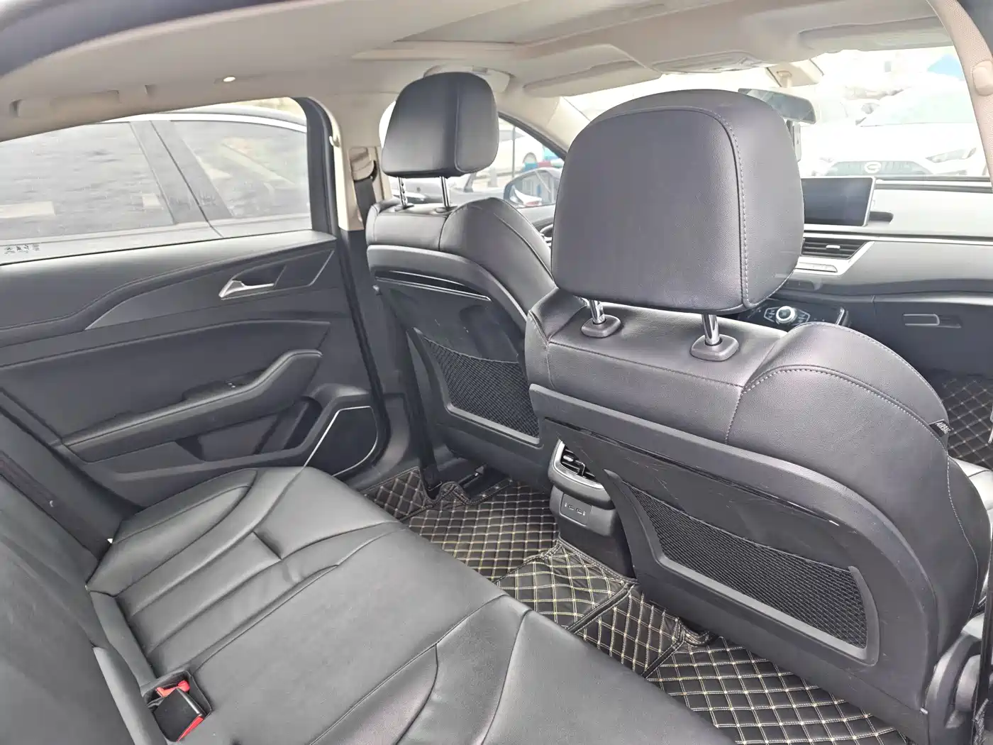 Hongqi H5 2022 Model Classic Edition 1.5T DCT Flag Joy Edition фото 18
