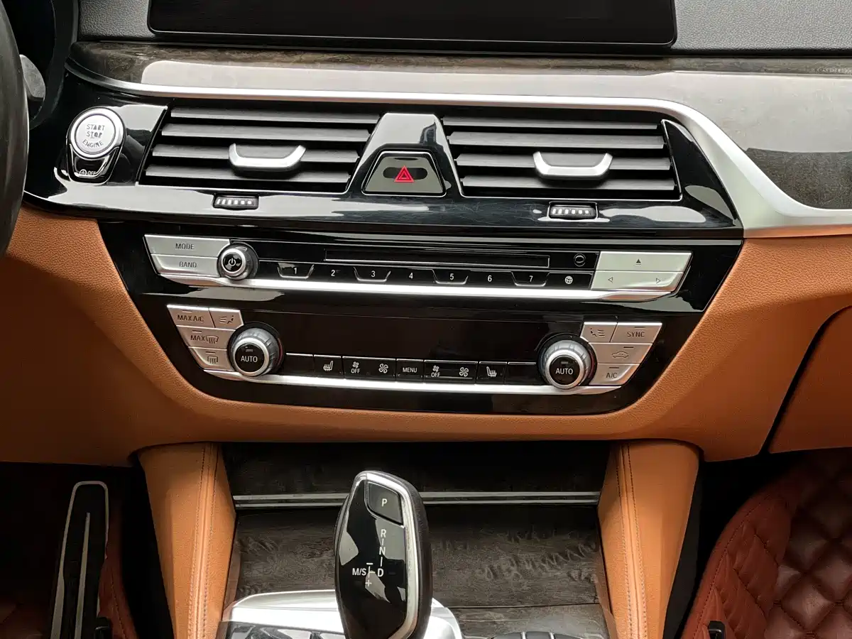 BMW 5 Series 2019 530Li xDrive M Sport Package фото 14