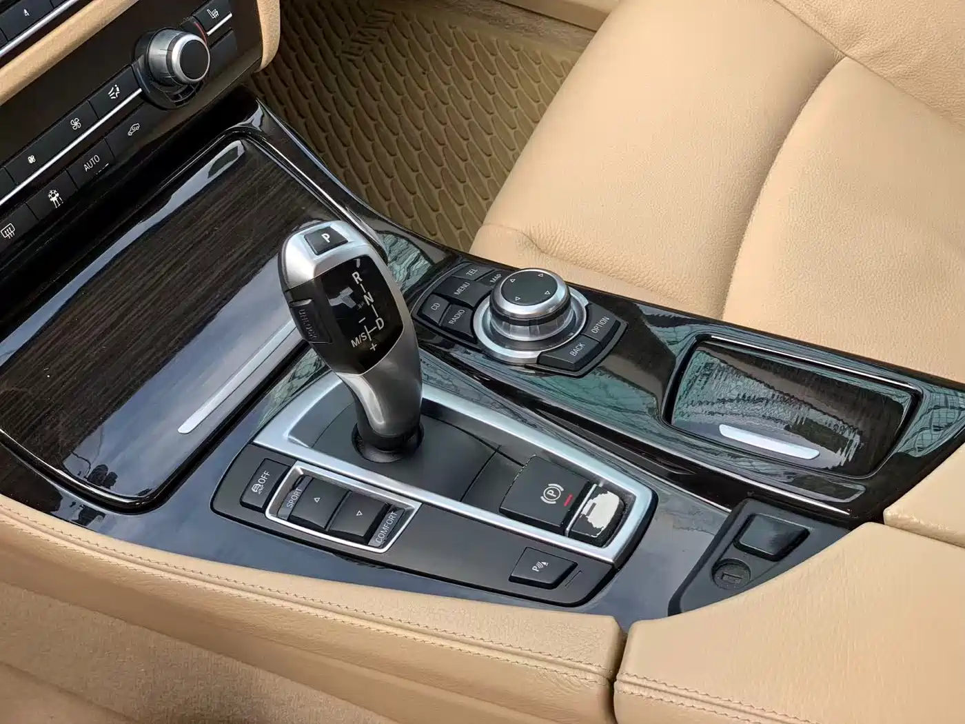 BMW 5 Series 2012 530Li Leadership фото 12