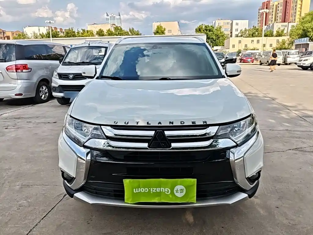 MITSUBISHI OUTLANDER