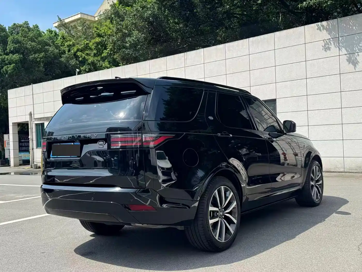 Land Rover Discovery 2023 Facelift 360PS R-Dynamic SE фото 8