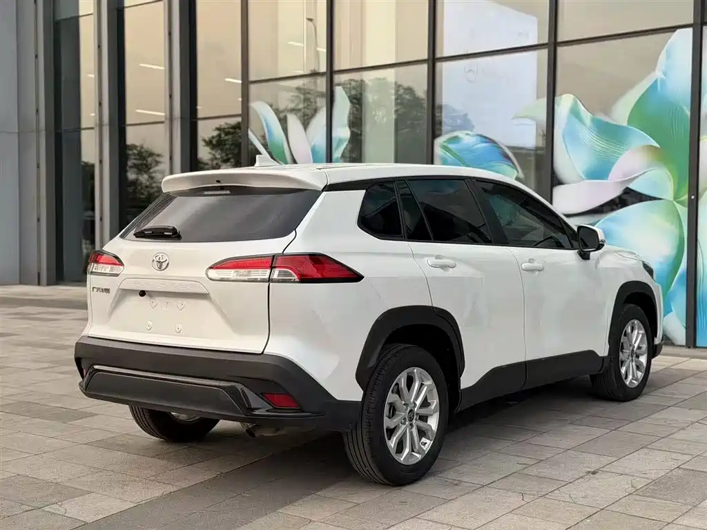 Toyota Frontlander 2023 2.0L CVT Leading Edition фото 13