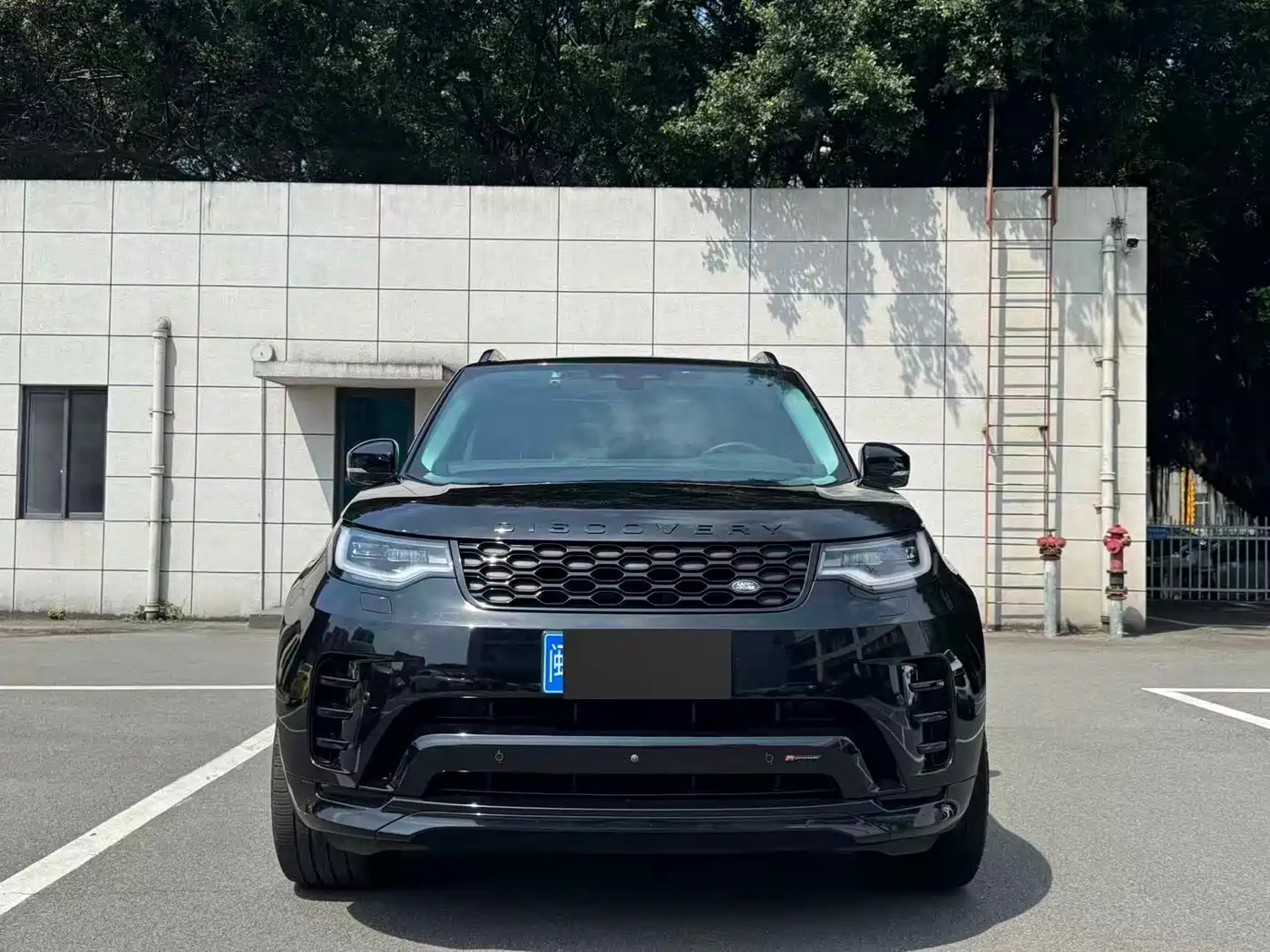 Land Rover Discovery 2023 Facelift 360PS R-Dynamic SE фото 2
