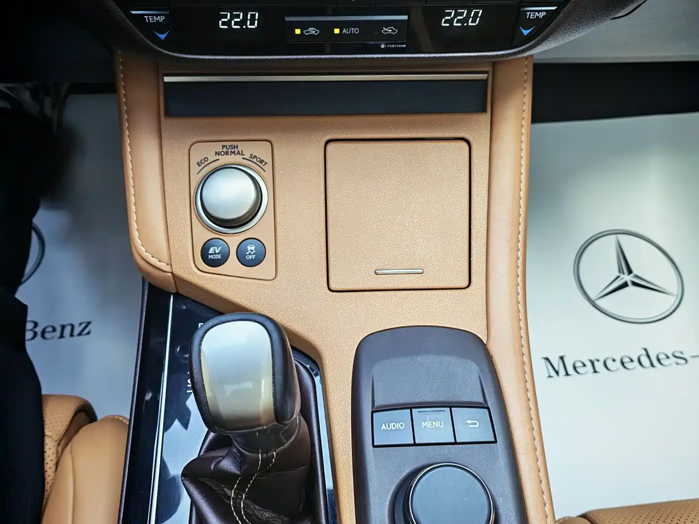 Lexus ES 2015 300h Comfort Edition фото 13