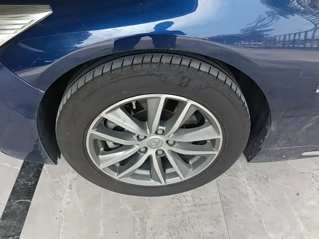 Фото 23 - Infiniti Q50L