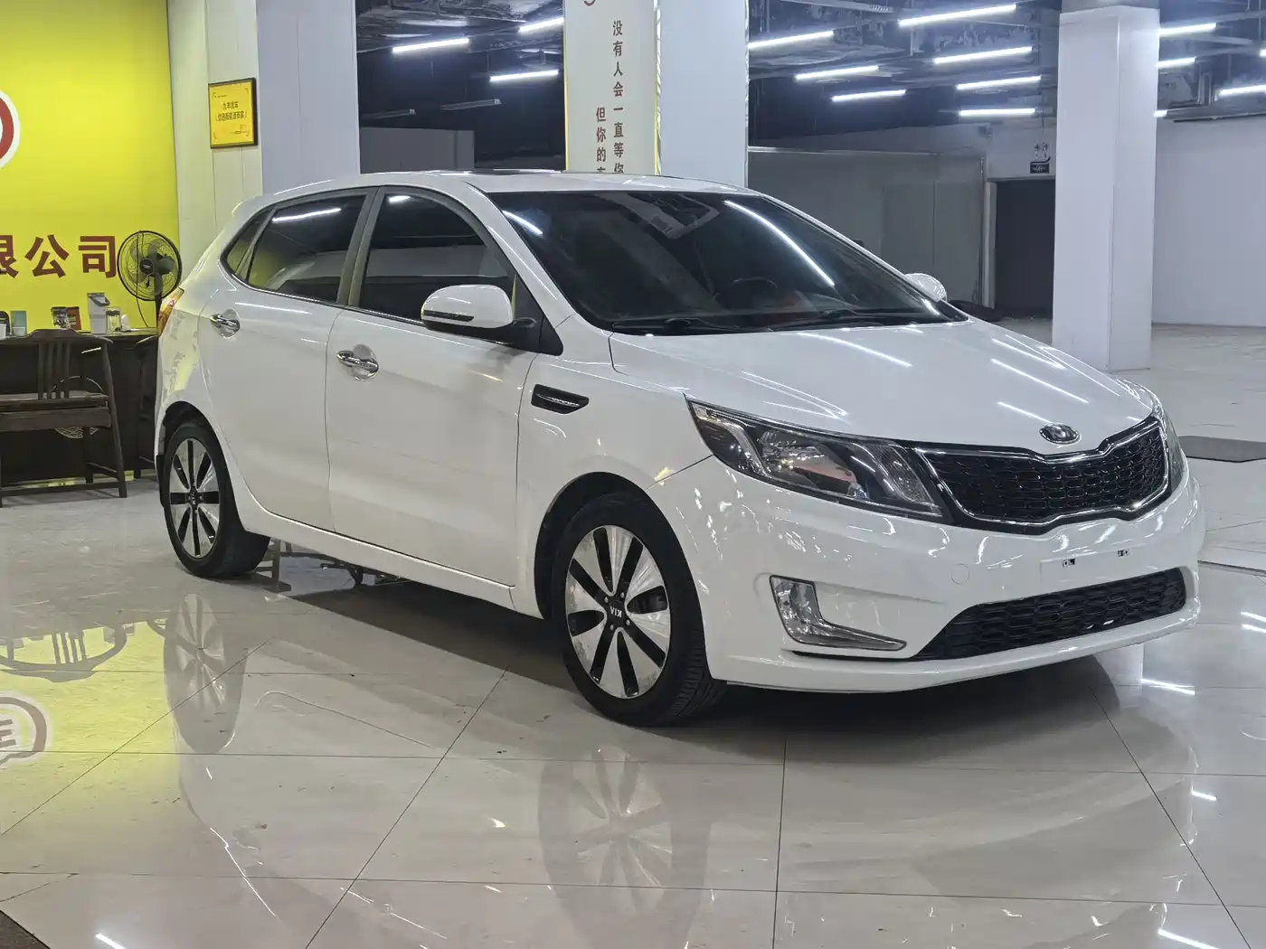 Kia K2 2012 Hatchback 1.6L AT Premium фото 3
