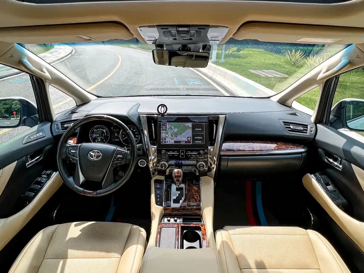 Toyota Alphard 2021 Hybrid 2.5L Luxury фото 9