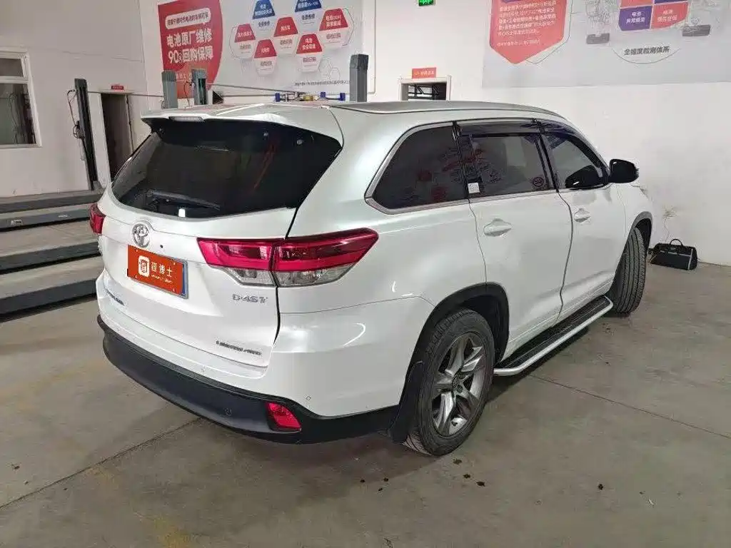 Фото 2 - Toyota Highlander