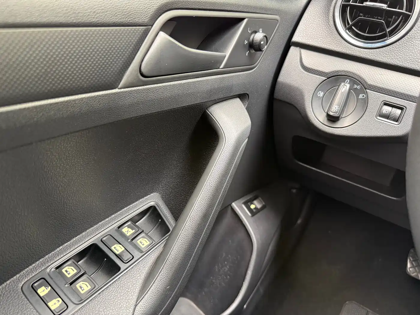 Volkswagen Jetta 2017 1.5L Manual Fashion фото 13