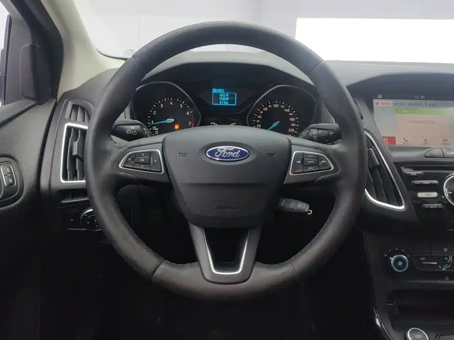 Фото 15 - Ford Focus
