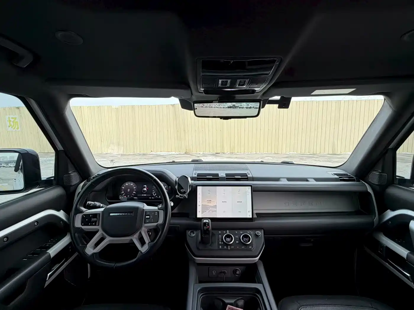 Land Rover Defender 2023 Model 110 3.0T P400 X-DYNAMIC HSE фото 8