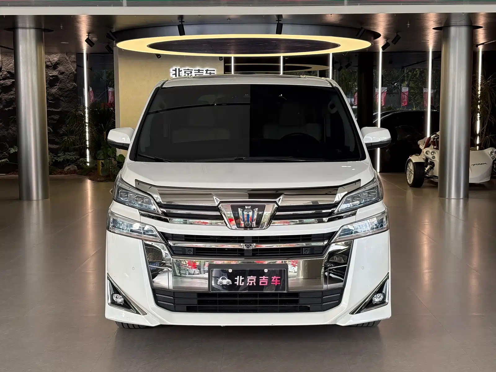 Фото 2 - Toyota Vellfire