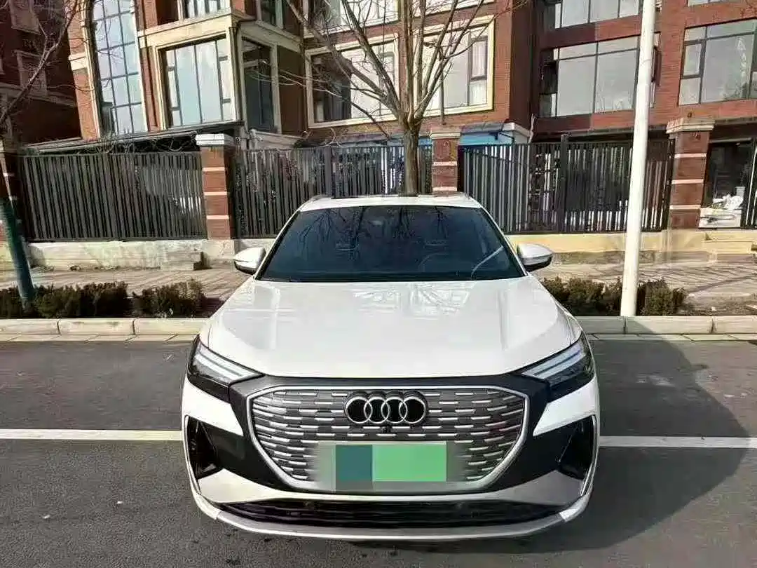 AUDI Q4 E TRON