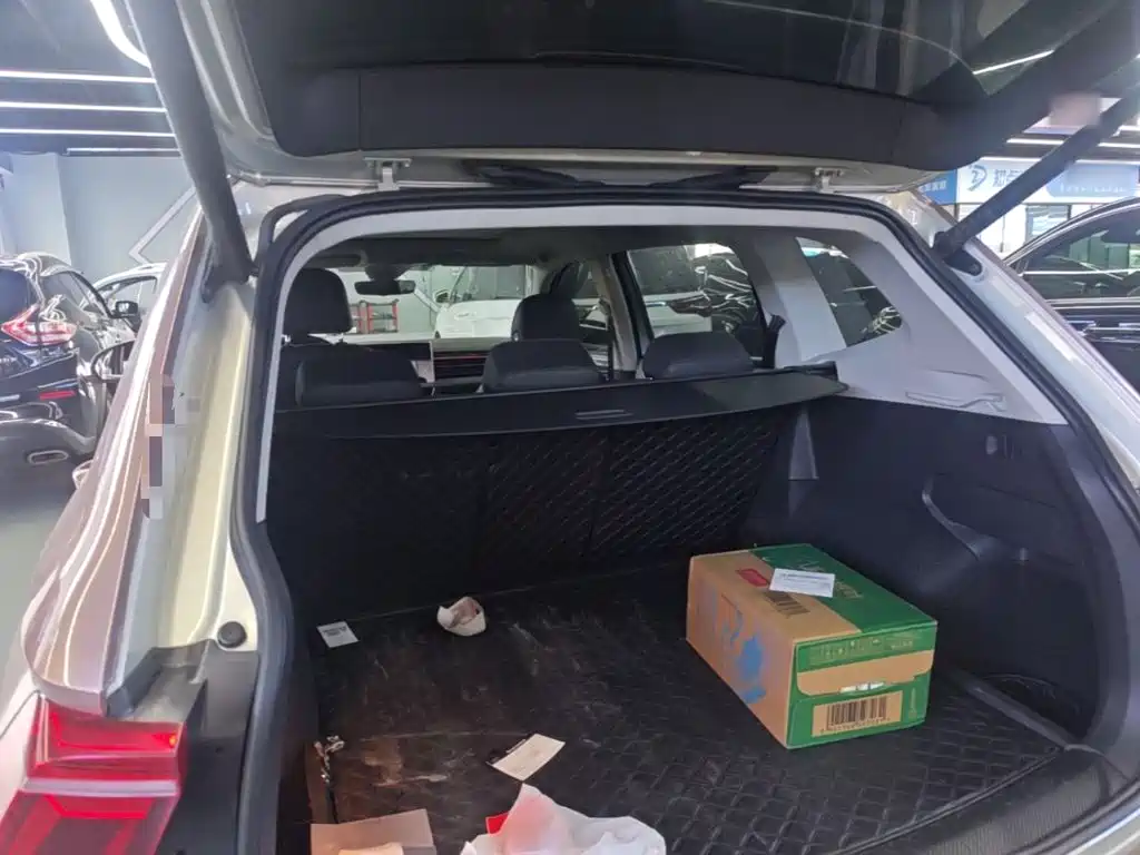 Photo 14 - Volkswagen Tiguan L