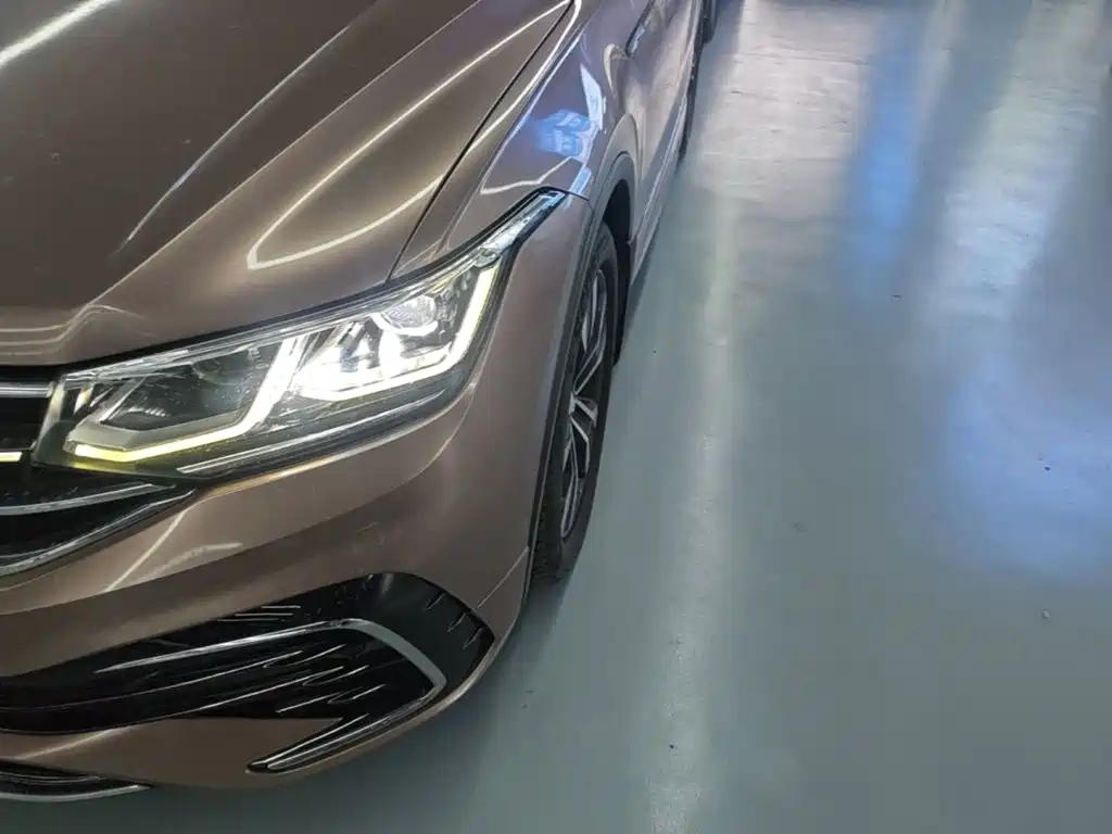 Photo 16 - Volkswagen Tiguan L