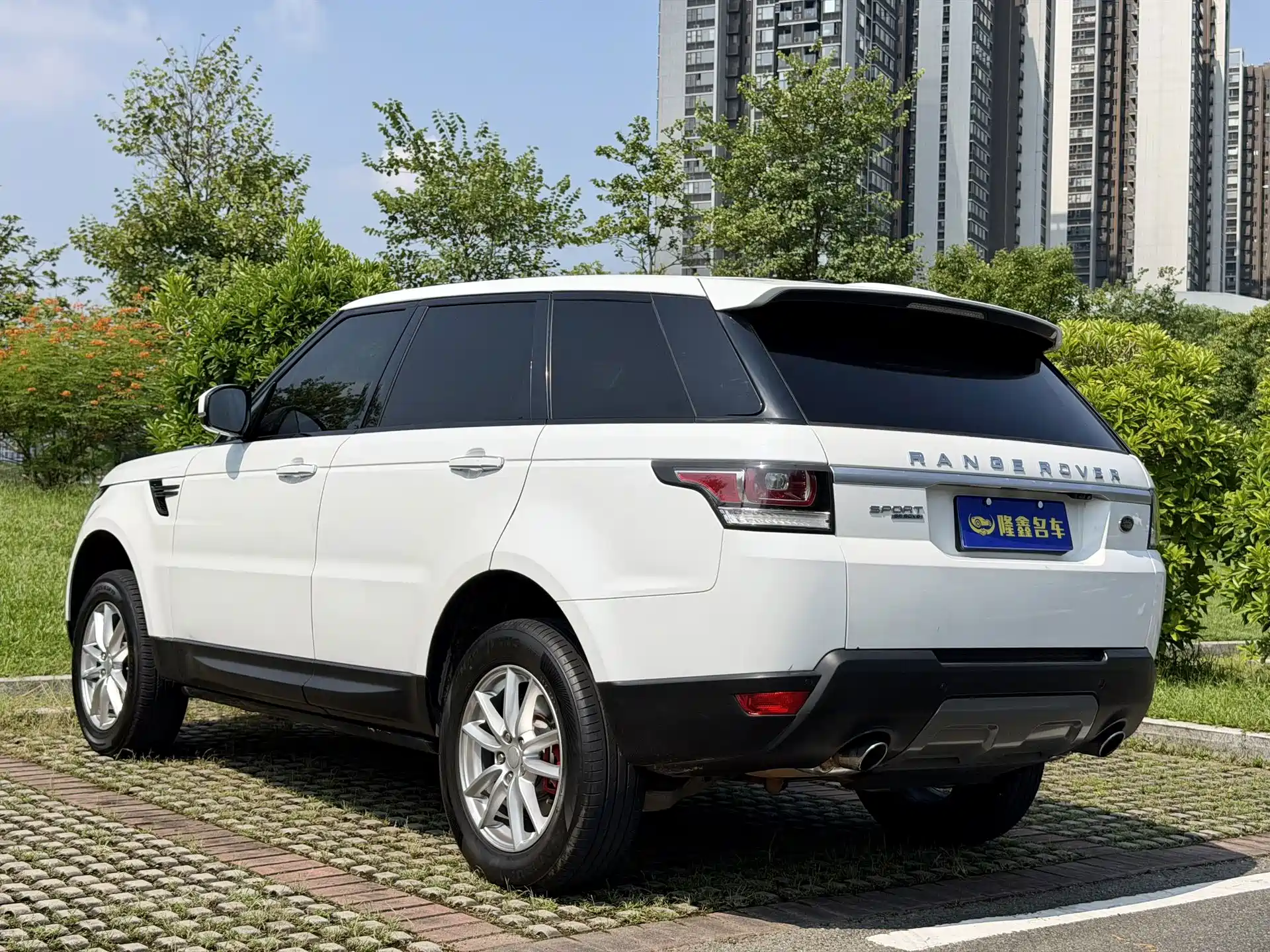 صورة 22 - Land Rover Range Rover Sport