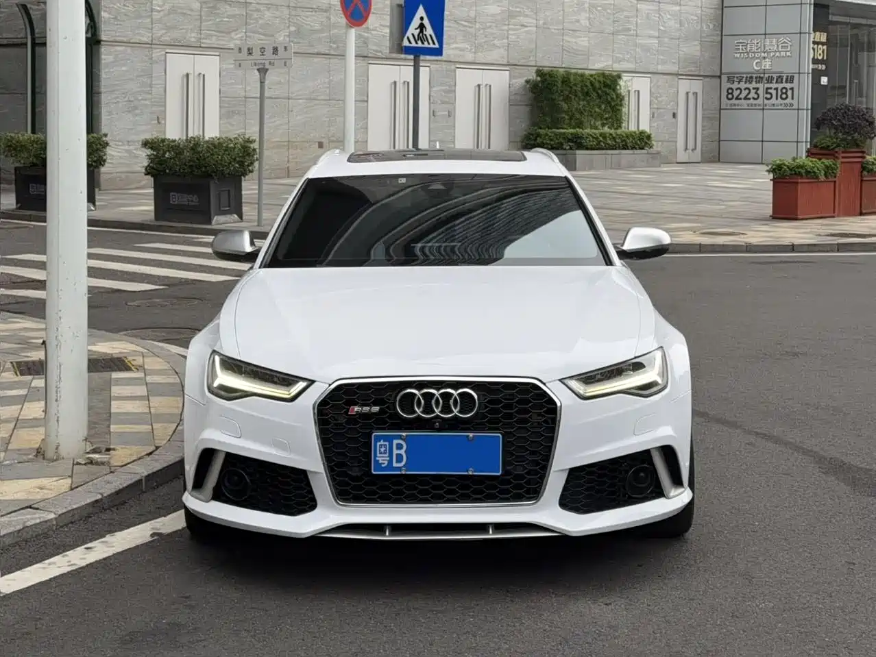 AUDI RS 6