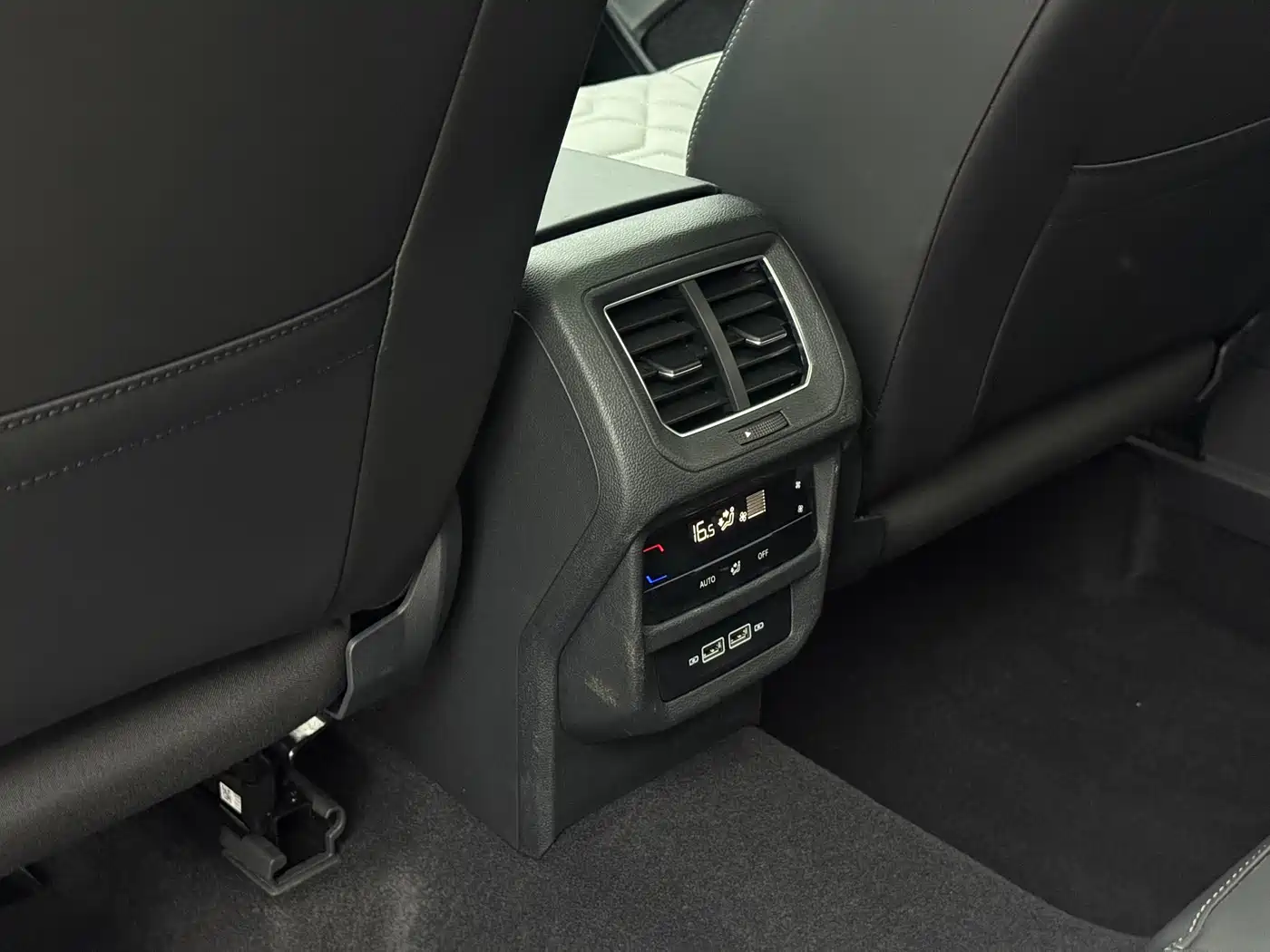 Volkswagen Tayron 2023 280TSI 2WD Luxury Plus Advanced Edition фото 14