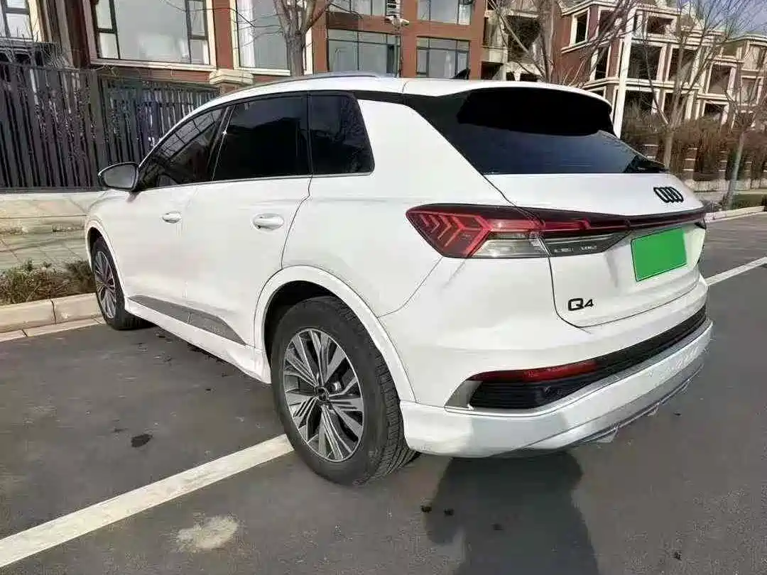 AUDI Q4 E TRON